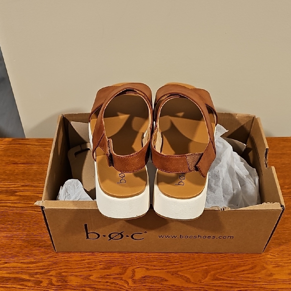 b.o.c. Women's Tan Slingback Sandals - Picture 4 of 4